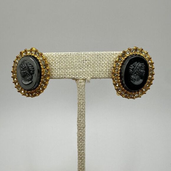 Vintage 21x26mm black mirrored cameo clip-on earrings in gold tone metal! - Picture 4 of 13
